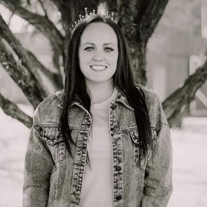 Meet your Posher, Crystal